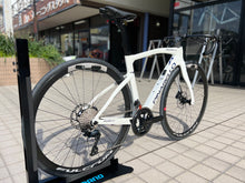画像をギャラリービューアに読み込む, 【店舗受取】PINARELLO F5 完成車 カラー:E321 FURIOUS WHITE サイズ:465 商談予約手数料