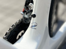 画像をギャラリービューアに読み込む, 【店舗受取】PINARELLO F5 完成車 カラー:E321 FURIOUS WHITE サイズ:465 商談予約手数料