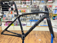 画像をギャラリービューアに読み込む, 【店舗受取】TREK Émonda SL Disc Dnister Black/Trek Black 52サイズ フレームセット 現品限り ¥365,700-税込 ご商談ご予約手数料