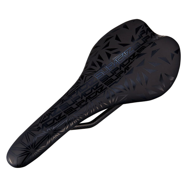 SUPACAZ SCORCH CARBON SADDLE ブラックアウト入荷しました！
