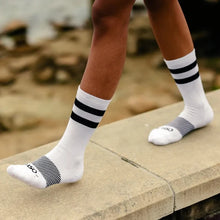 画像をギャラリービューアに読み込む, OS1st Wicked Comfort Socks Crew White with Black Stripes オーエスファースト ウィキッドコンフォートソックス クルー ホワイト/ブラックストライプ
