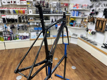 画像をギャラリービューアに読み込む, 【店舗受取】TREK Émonda SL Disc Dnister Black/Trek Black 52サイズ フレームセット 現品限り ¥365,700-税込 ご商談ご予約手数料
