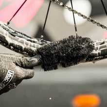画像をギャラリービューアに読み込む, Muc-Off WHEEL &amp; COMPONENT BRUSH
