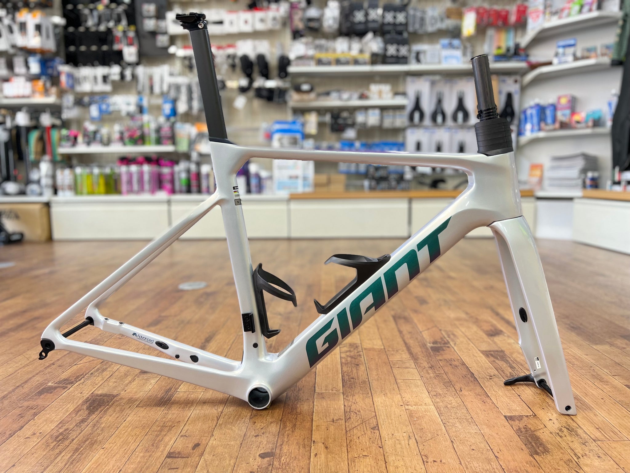 店舗受取】2023 GIANT PROPEL ADVANCED PRO FRAME SET 税込￥330,000